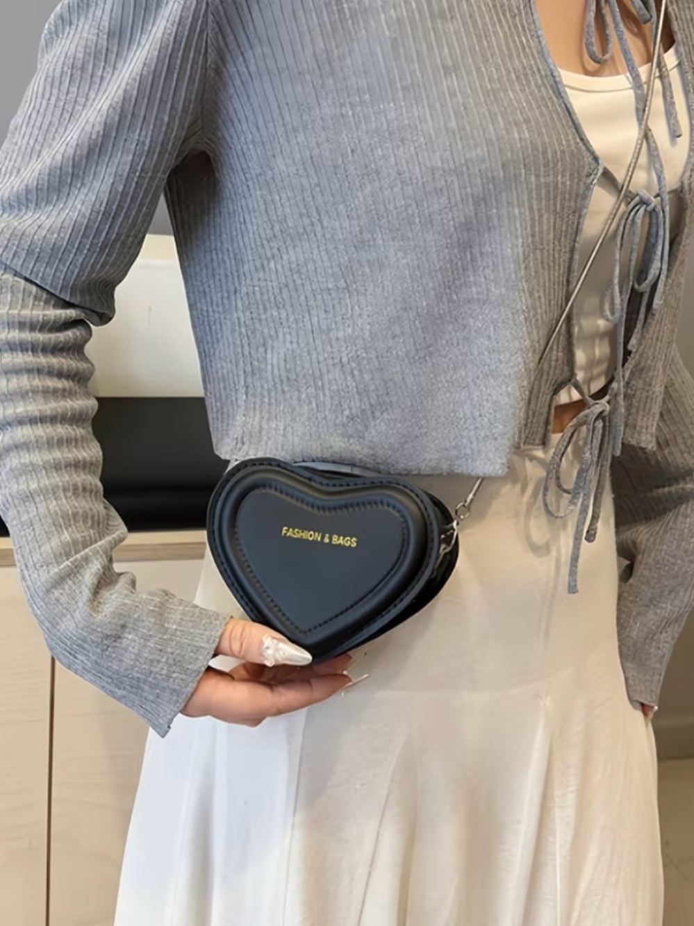 Black Heart Crossbody Bag. 🖤 - Picture 3 of 7